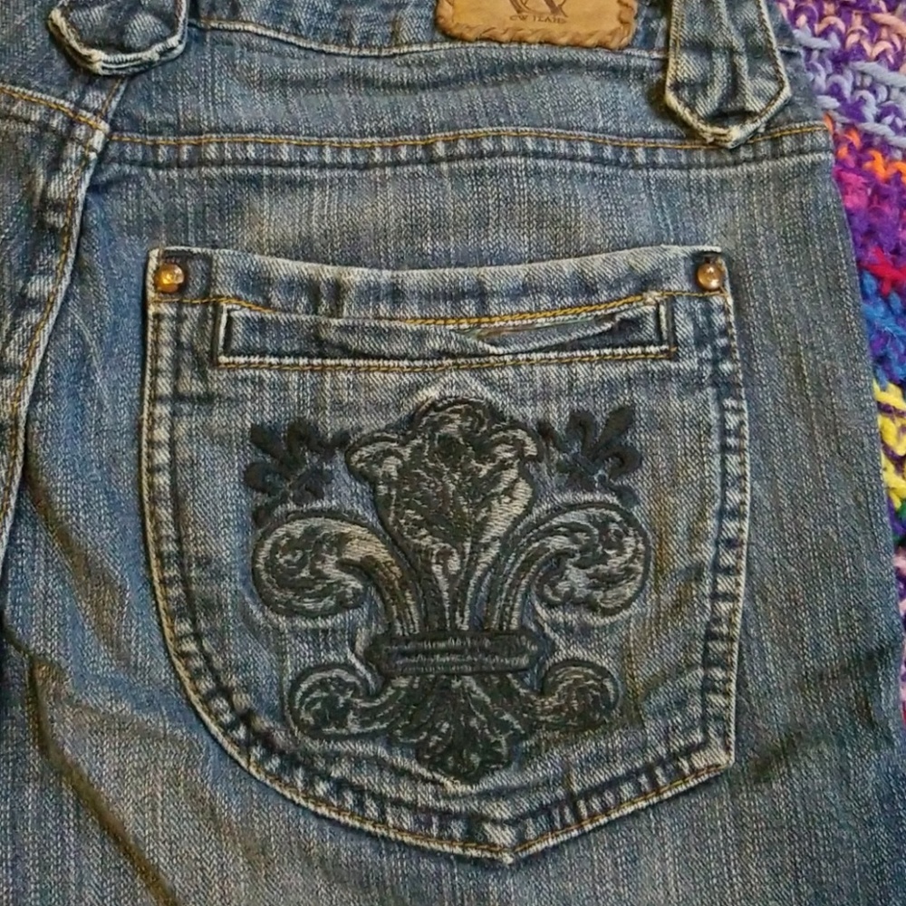 😎Denim capris💢final mark down💢 - Picture 3 of 6